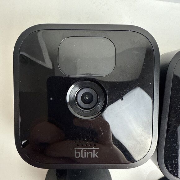 *PARTS ONLY* Blink 3rd Generation Indoor/Outdoor Camera Kit BCM00400U REGISTERED - Picture 3 of 9
